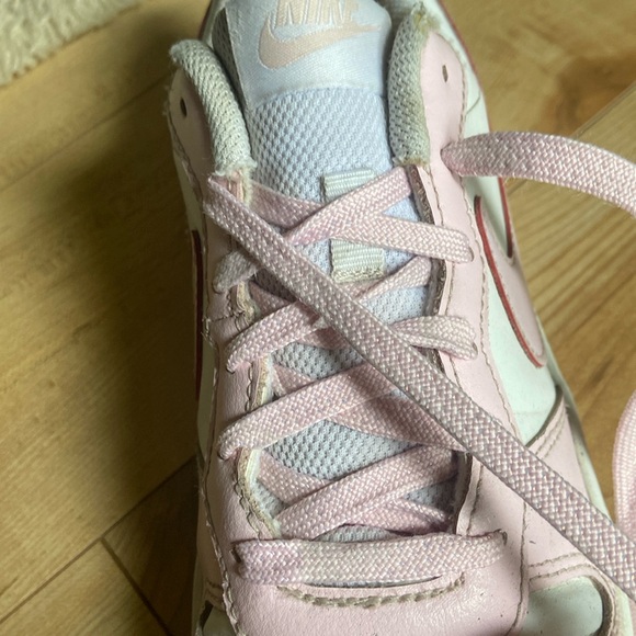 Pink Nike Used Youth Size 6 💗 - Picture 5 of 9